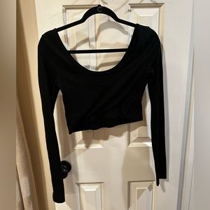 Black long-sleeve crop top